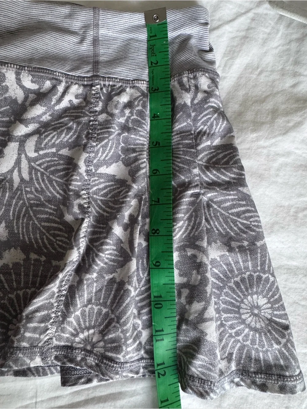 lululemon athletica Gray Floral Skater Skort M (8)